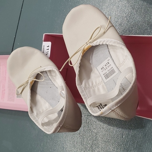 Ballet shoes, two pairs of new in box. Both size 11.5. By Spotlight. Off whi… - Picture 3 of 8